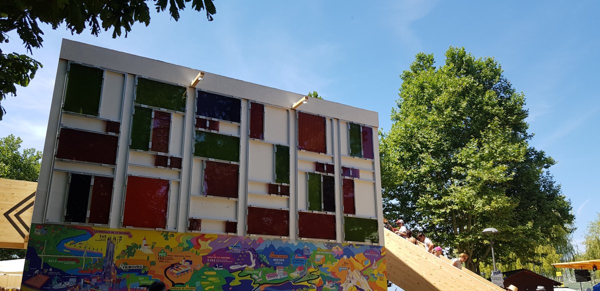 DSC an Fassade